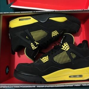 Jordan 4 Thunder